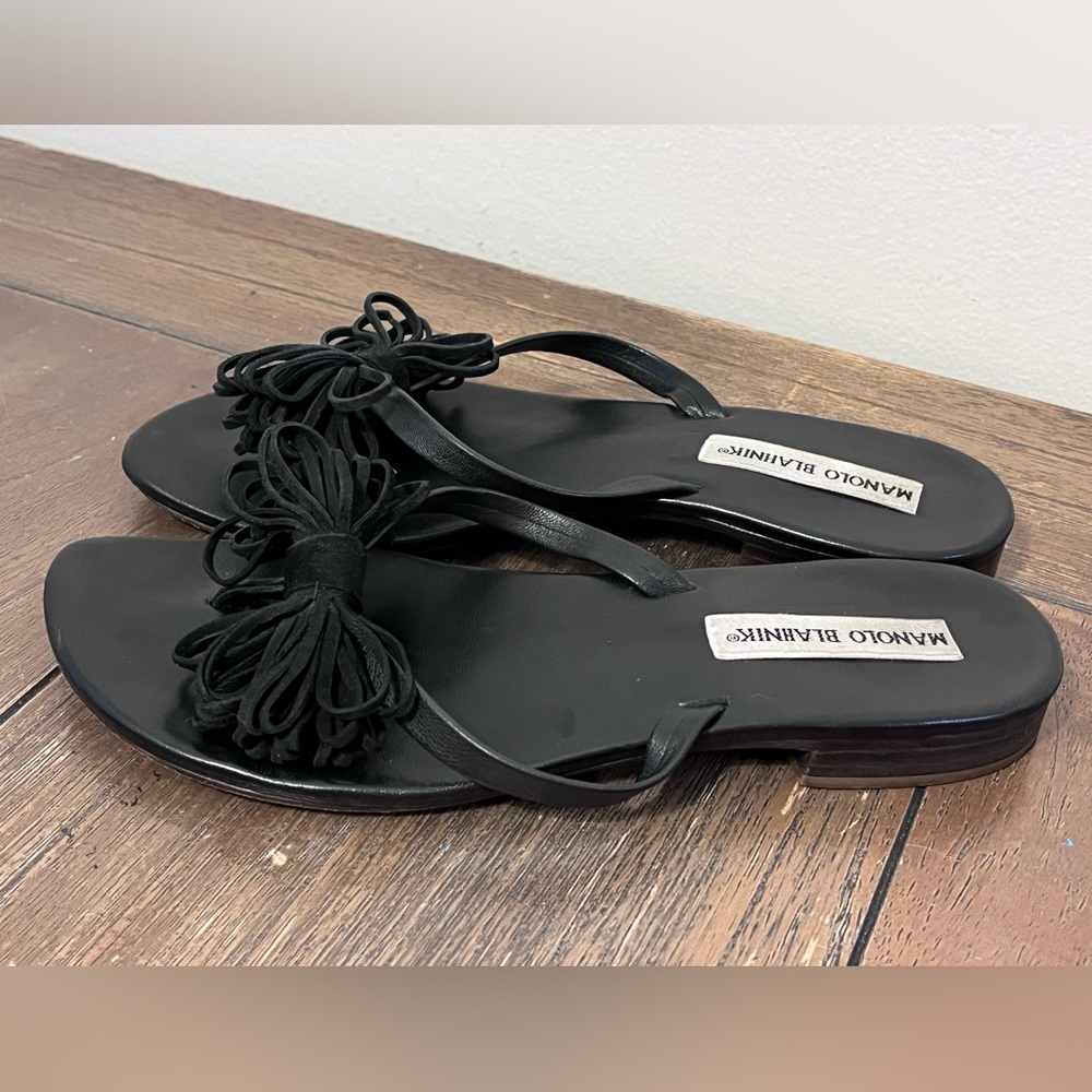Manolo Blahnik Black Leather Bow Accents Sandals size 37 Women’s US size 7 - Picture 4 of 12